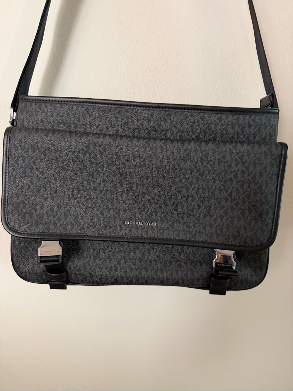 Michael Kors Men's Gray/Black Signature Messenger Bag